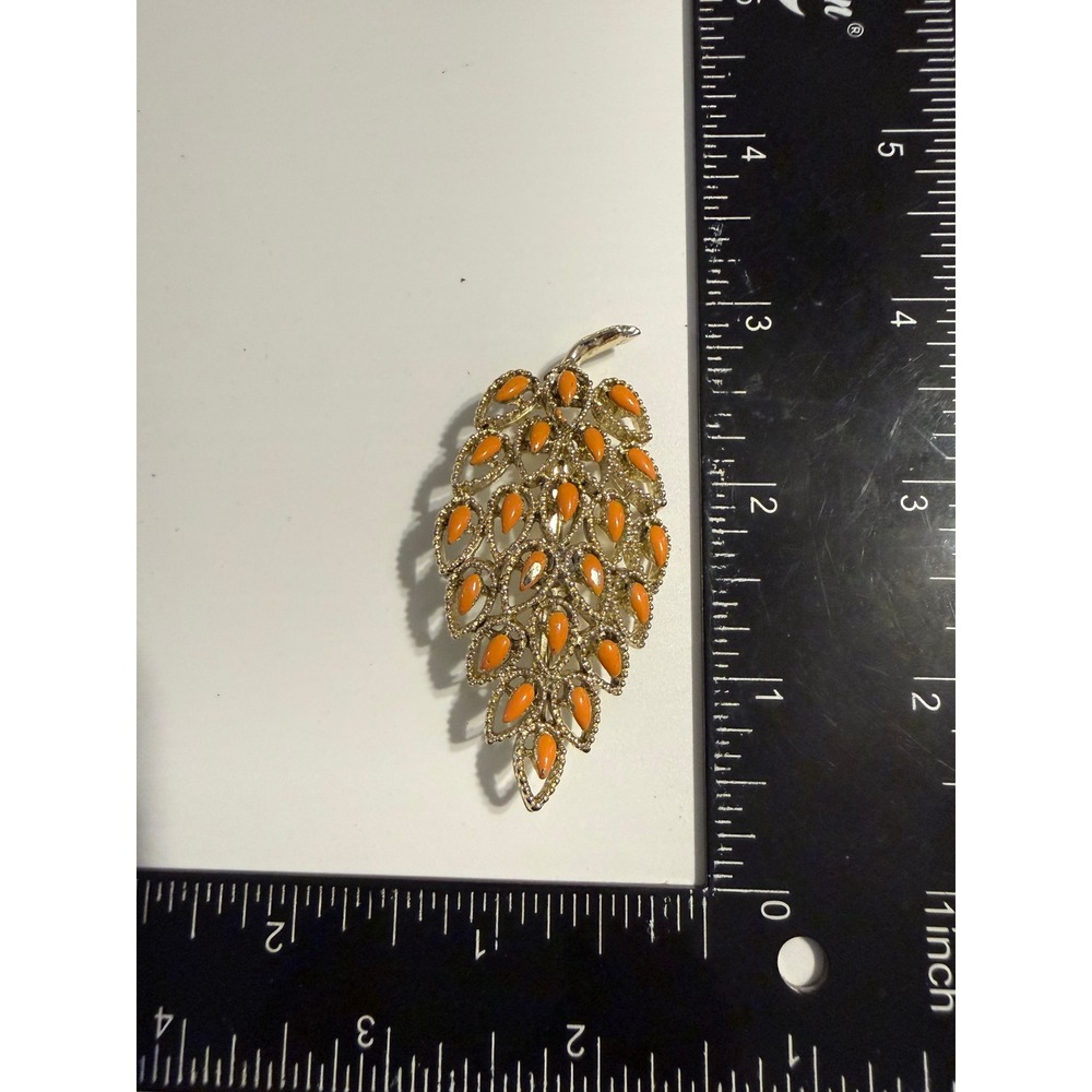 Vintage Sarah Coventry Bittersweet Orange Cabochon Gold Tone Leaf Brooch‎ Pin